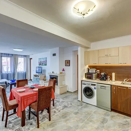 Bright And Spacious 2-bdr With Balcony By Flat Mаnager Apartment