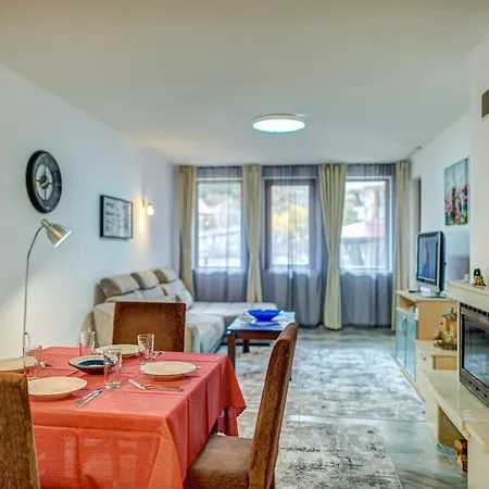 Bright And Spacious 2-bdr With Balcony By Flat Mаnager Apartment