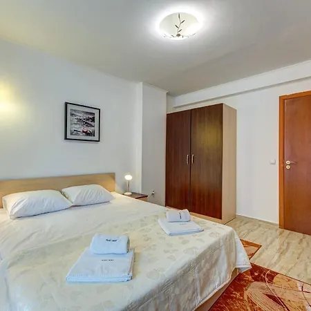 Apartment Bright And Spacious 2-bdr With Balcony By Flat Mаnager Pamporowo