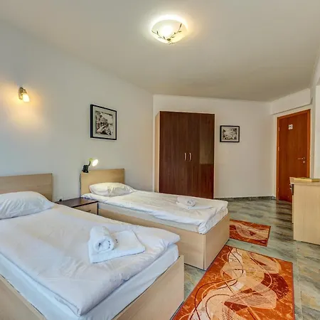 Bright And Spacious 2-bdr With Balcony By Flat Mаnager Apartment